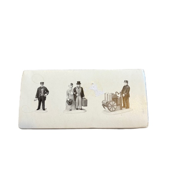 Dept 56 Heritage Village HOLIDAY TRAVELERS Accessory 55719 Christmas Dickens - Picture 1 of 5